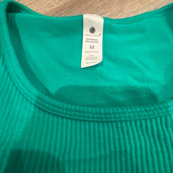 Womens yogalicious size L green ribbed cropped workout top! - Picture 2 of 2